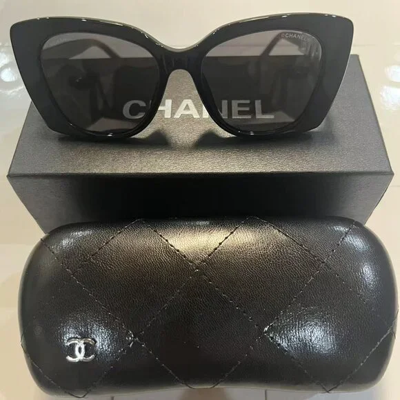 Authentic CHANEL Sunglasses Women's Polarized-Black/White CC Logo New With Box - Picture 2 of 9